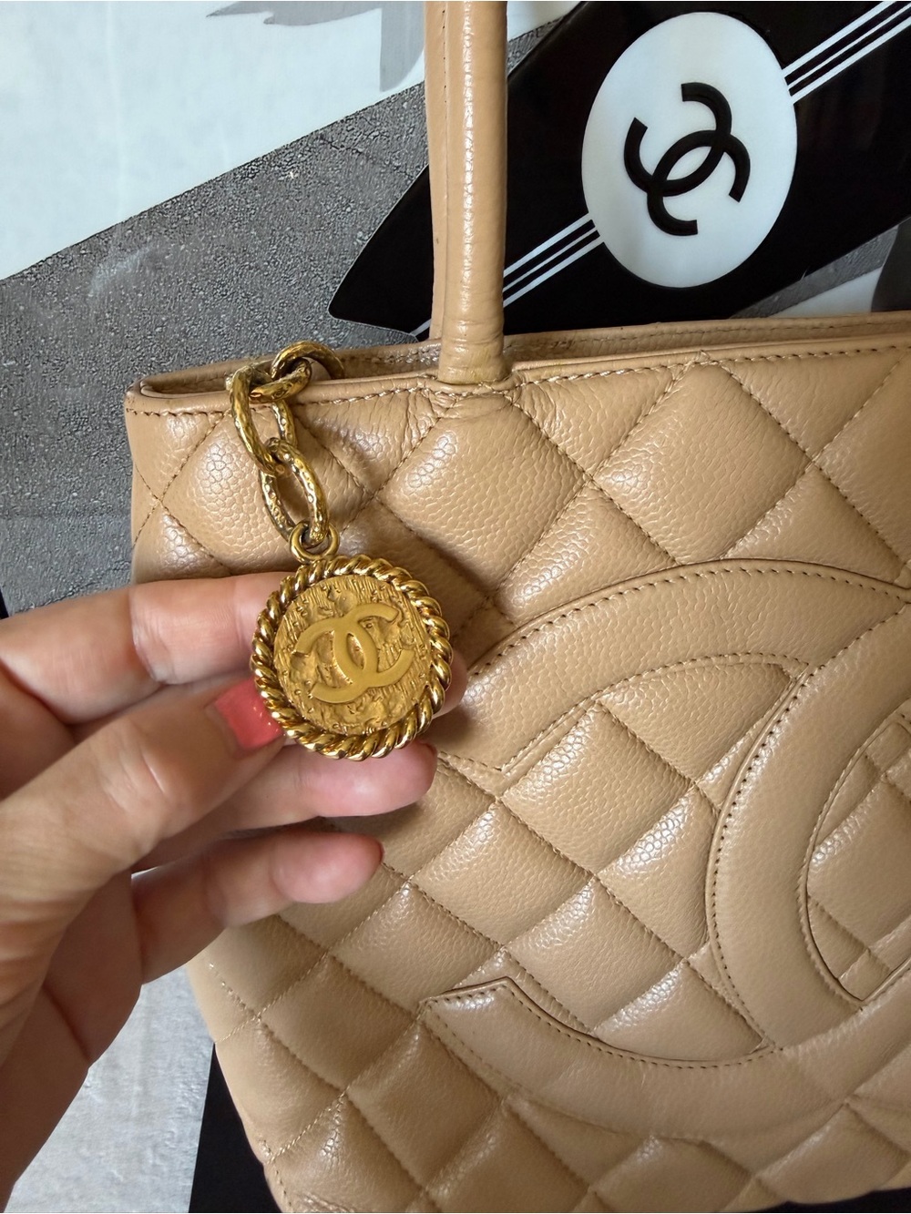CHANEL Medallion Caviar Leather Tote Bag Large CC Logo - Picture 8 of 16